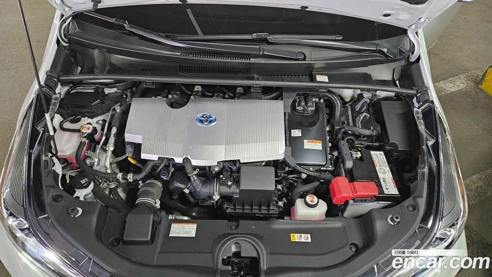 Toyota Prius 4 Generation 1.8 (03.2021)
