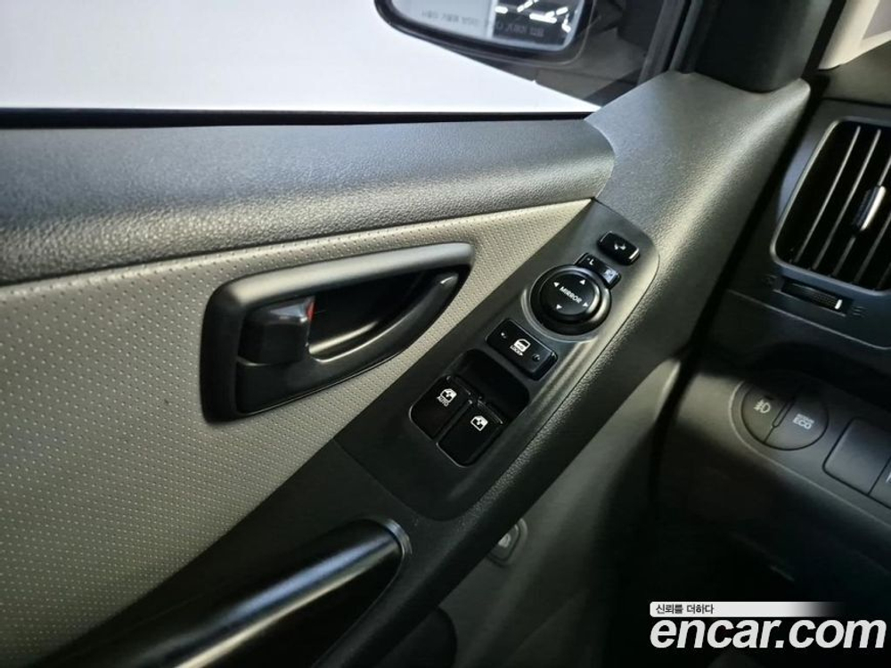 Hyundai The New Grand Starex Van 5-и местный (08.2020)