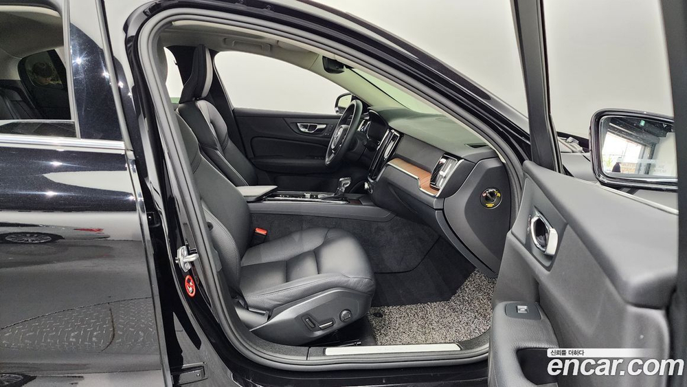 Volvo S60 3 Generation T5 Momentum (04.2020)