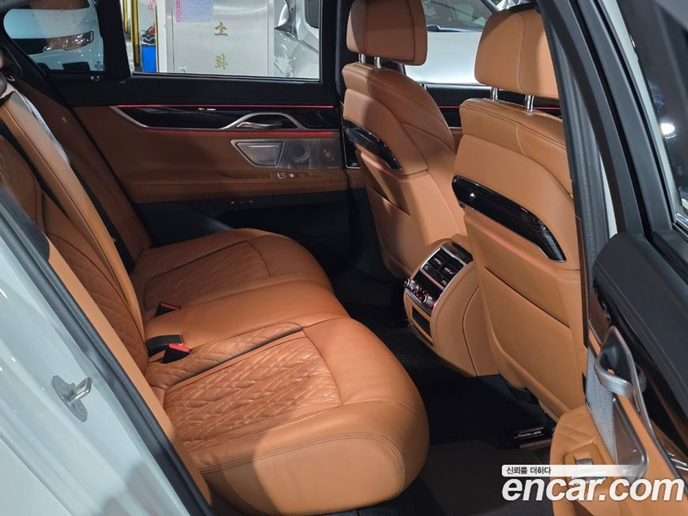 BMW 7 Series (G11) 740i M Sports (06.2022)