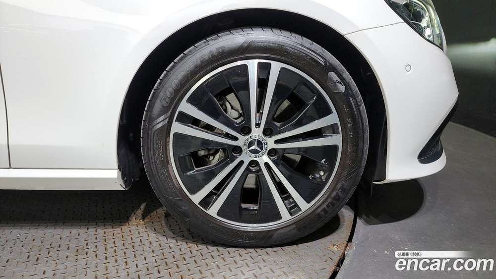 Mercedes-Benz E-Class W213 E250 Avangarde (03.2021)