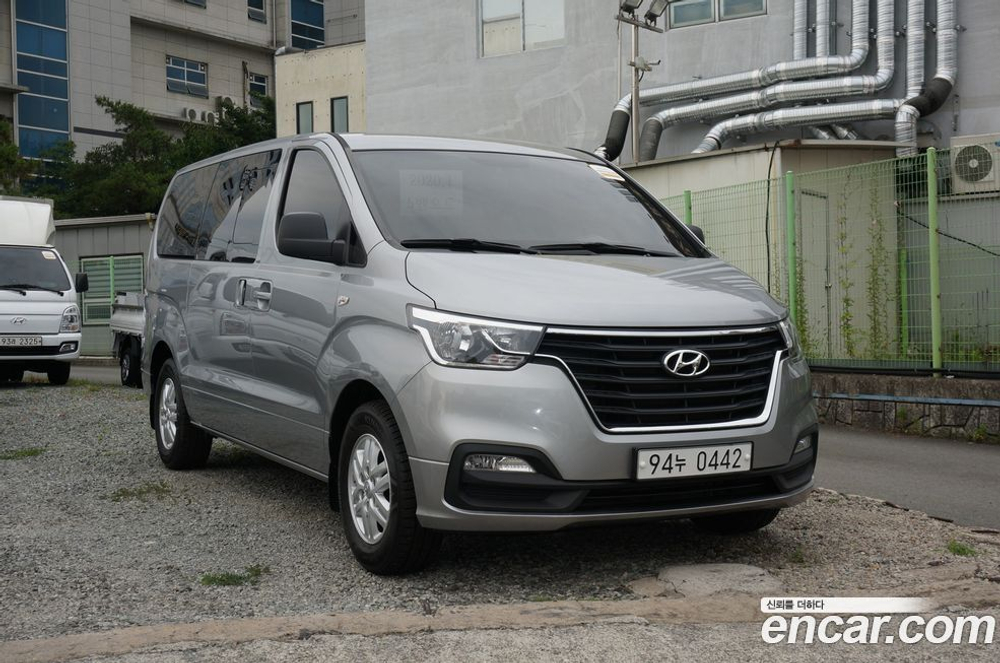 Hyundai The New Grand Starex Van 5-и местный (01.2020)