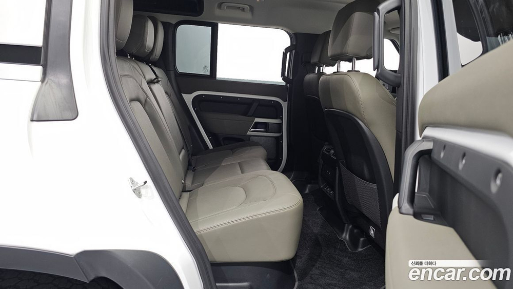 Land Rover Defender (L663) 110 D250 SE (12.2022)
