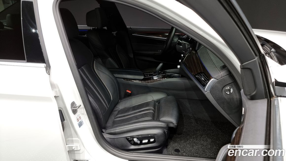 BMW 5 Series (G30) 520i M Sports (10.2021)