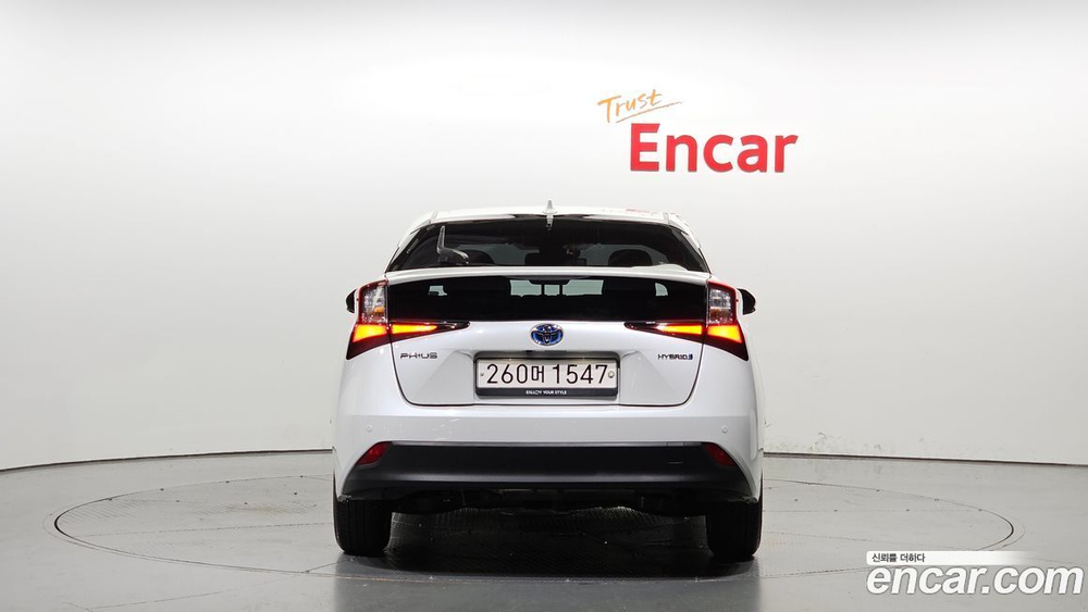 Toyota Prius 4 Generation 1.8 (04.2021)