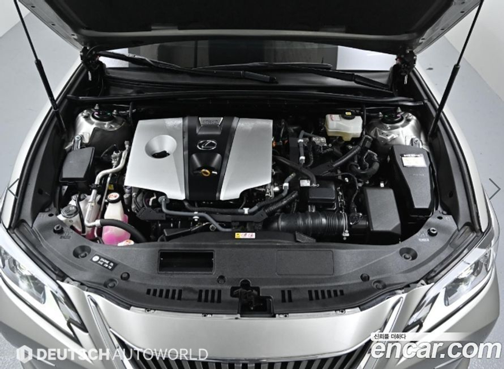 Lexus ES300h 7 Generation Luxury Plus (10.2020)
