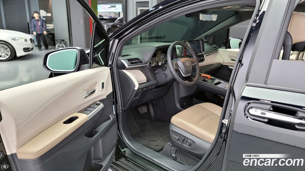 Toyota Sienna 4 Generation 2.5 Hybrid AWD (06.2023)