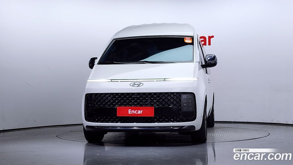 Hyundai Staria 4WD 라운지 9-и местный (11.2023)