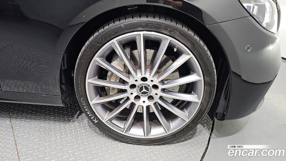 Mercedes-Benz E-Class W213 E350 4MATIC AMG Line (05.2022)