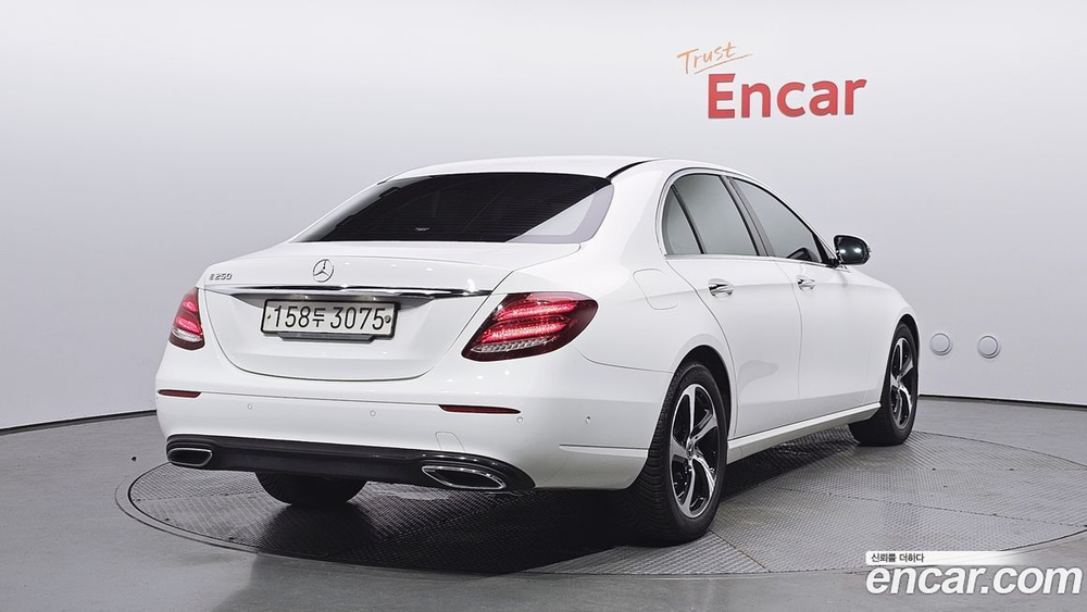 Mercedes-Benz E-Class W213 E250 Avangarde (09.2020)