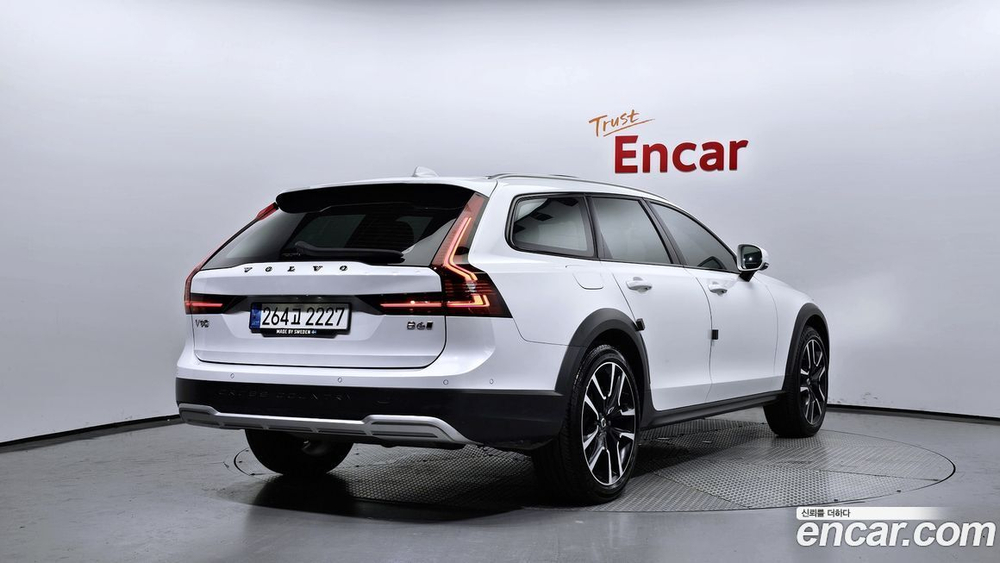 Volvo V90 Cross Country B6 Pro AWD (05.2021)