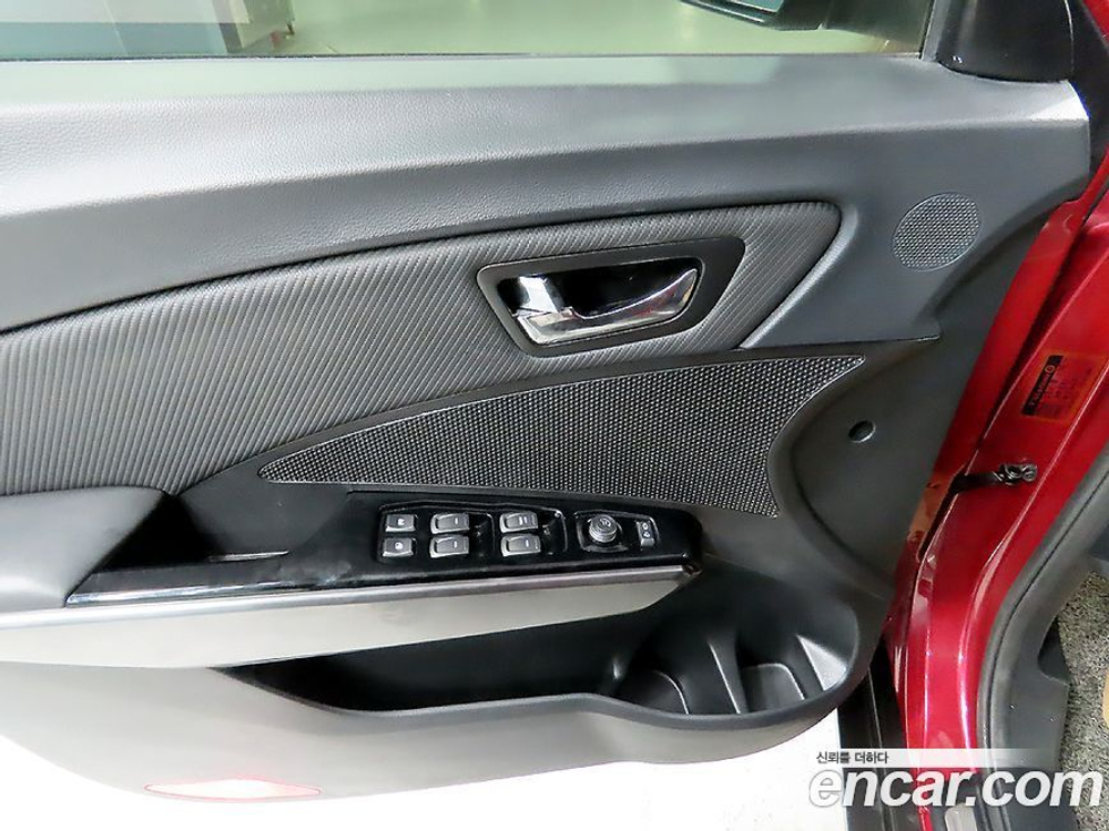 KG Mobility (Ssangyong) Very New Tivoli Бензин 1.5 2WD (12.2019)
