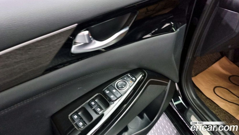 Kia K7 (Cadenza) Premier 2.5 GDI Prestige (12.2020)