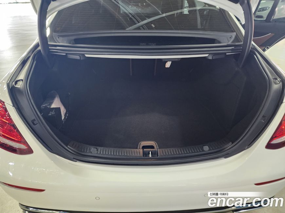 Mercedes-Benz E-Class W213 E300 Avangarde (06.2020)