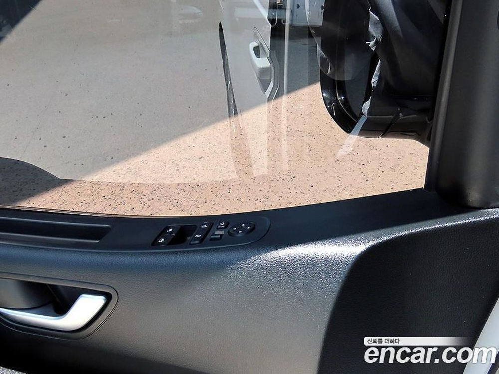 Hyundai Staria Cargo 3-х местный (05.2022)