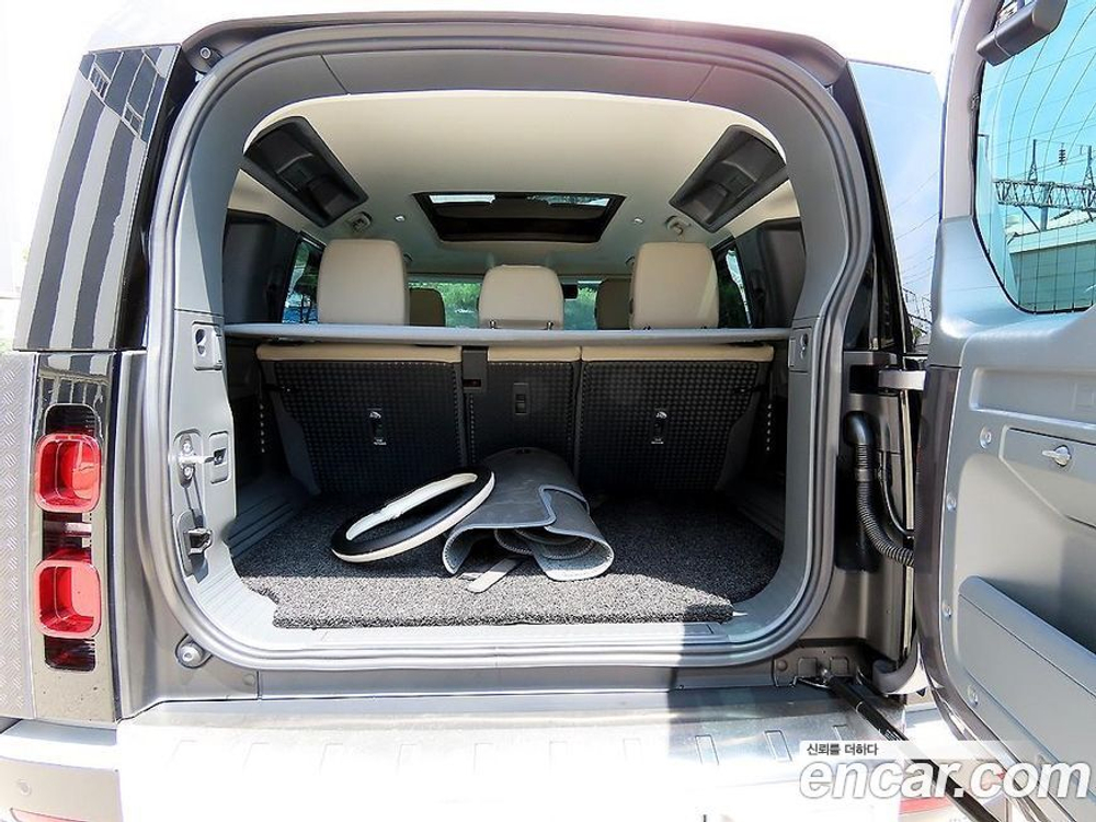 Land Rover Defender (L663) 110 D250 SE (07.2021)