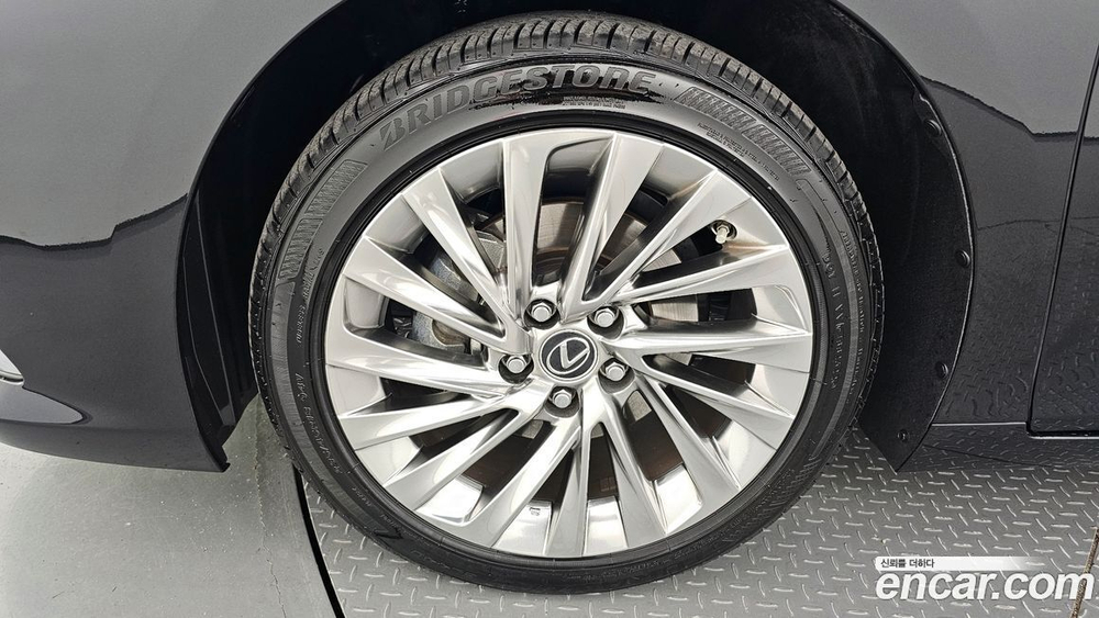 Lexus ES300h 7 Generation Luxury Plus (09.2022)
