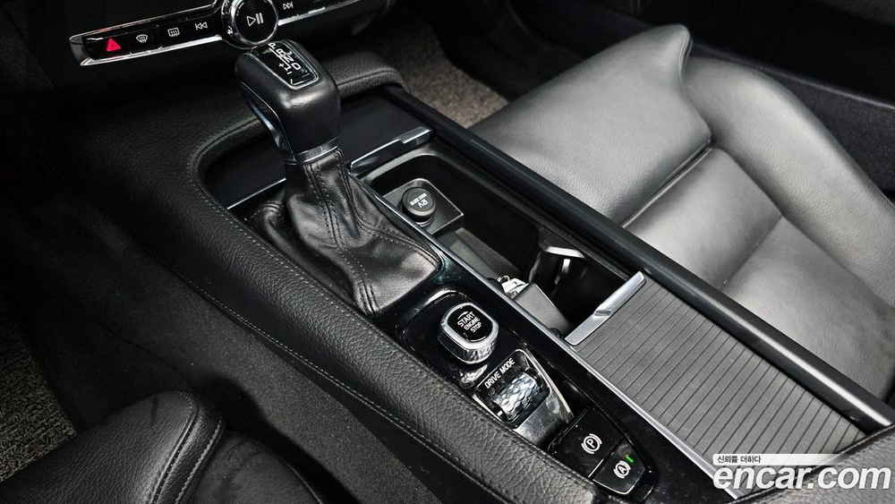 Volvo S90 D5 AWD Momentum (12.2019)