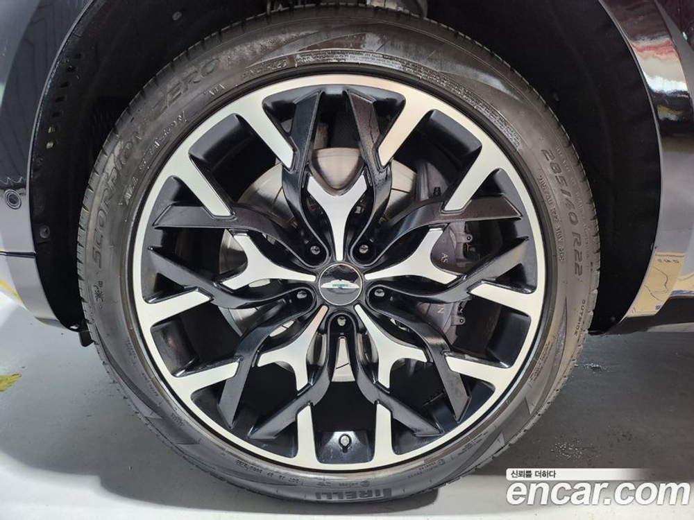 Aston Martin DBX 4.0 V8 (11.2020)