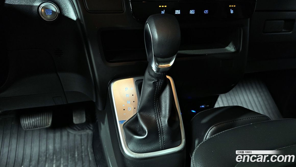Hyundai Staria 4WD Tourer 11-и местный (06.2022)