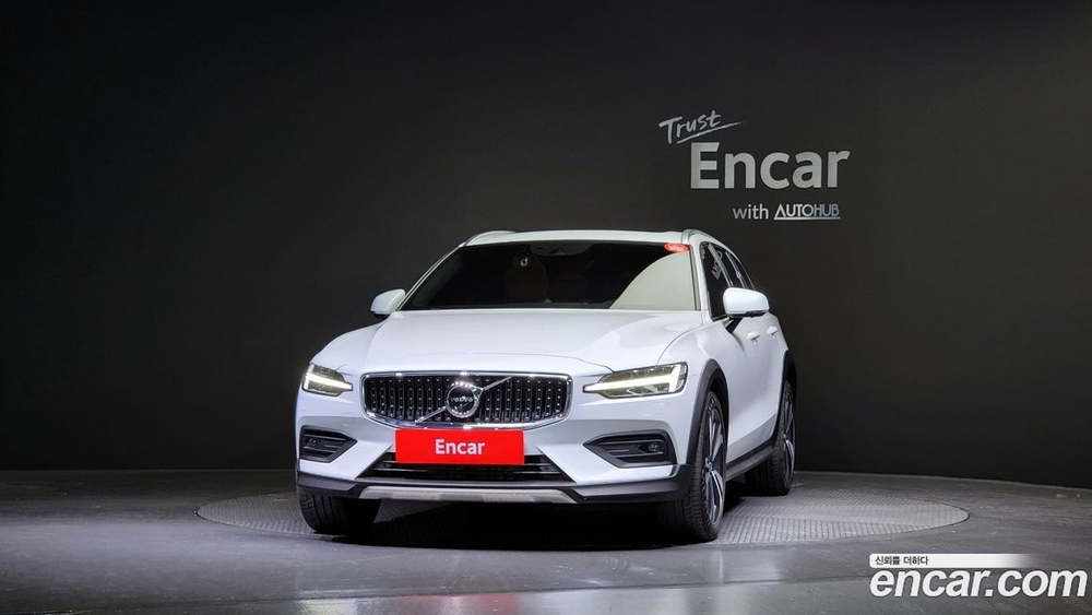 Volvo V60 Cross Country 2 Generation B5 Pro AWD (04.2021)
