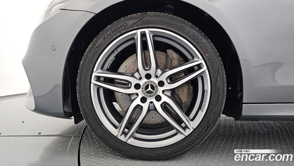 Mercedes-Benz E-Class W213 E300 4MATIC AMG Line (01.2020)