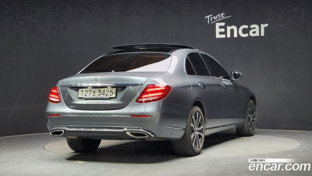 Mercedes-Benz E-Class W213 E300e Exclusive (11.2019)