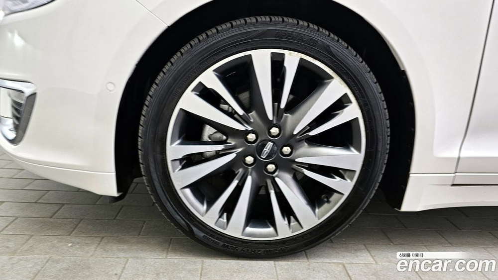 Lincoln New MKZ Hybrid (11.2019)