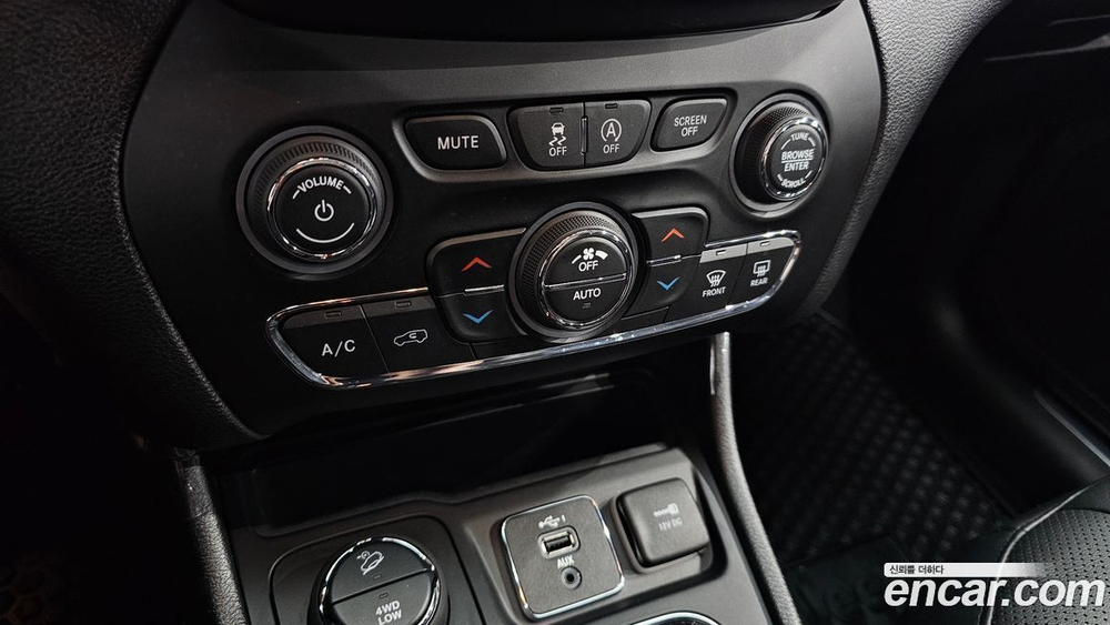 Jeep Cherokee (KL) 2.2 Дизель Overland 4WD (11.2019)