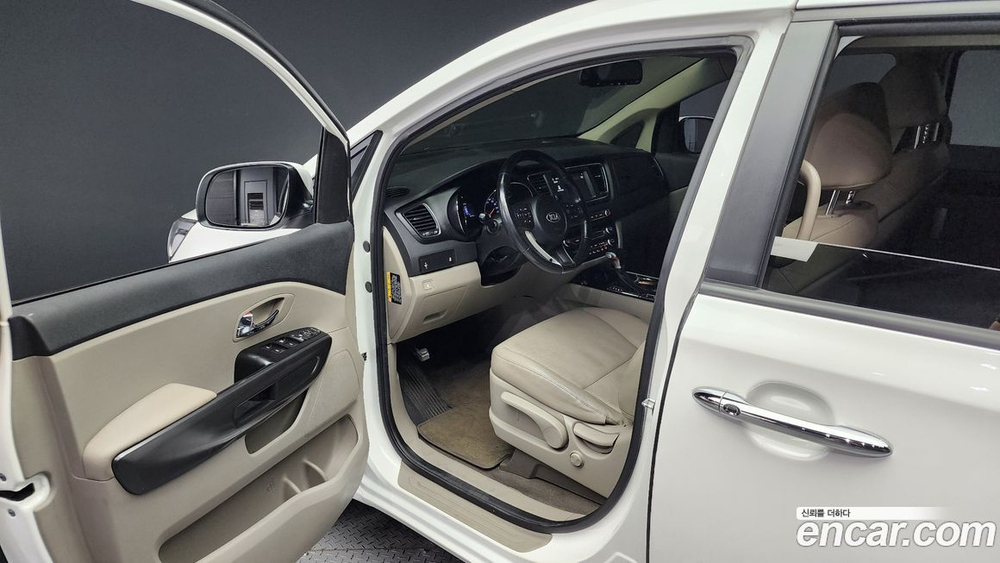 Kia The New Carnival (Sedona) 9-и местный Luxury (05.2020)