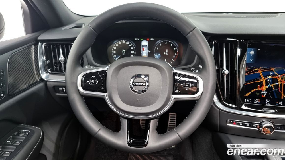 Volvo S60 3 Generation B5 R-Design (01.2022)