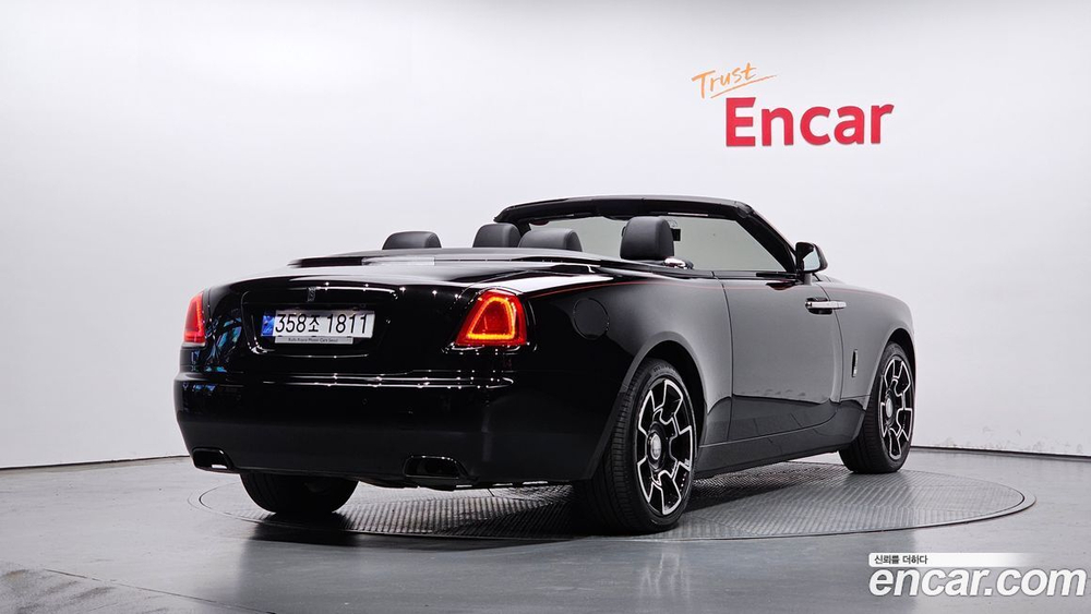 Rolls-Royce Dawn 6.6 V12 Черный Badge (06.2020)