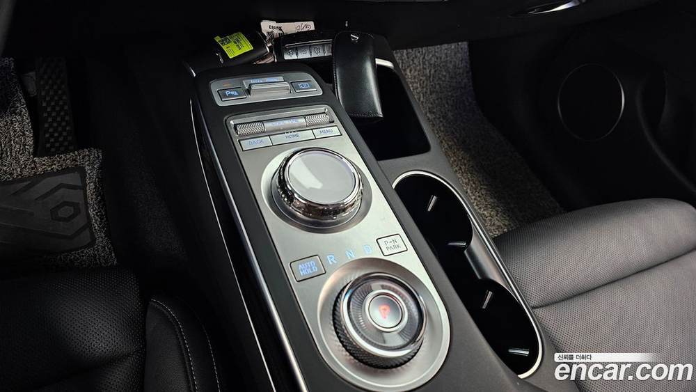 Genesis GV70 2.5T Бензин 2WD (01.2022)