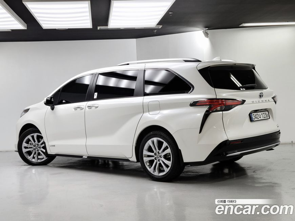Toyota Sienna 4 Generation 2.5 Hybrid 2WD (07.2021)