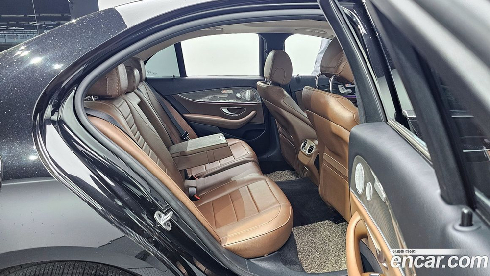 Mercedes-Benz E-Class W213 E300 4MATIC AMG Line (04.2020)