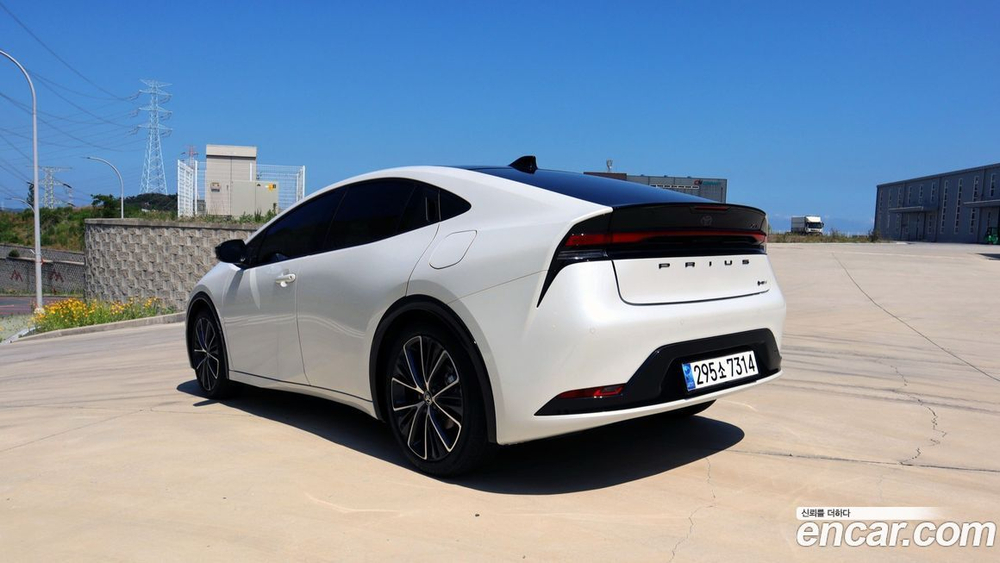 Toyota Prius 5 Generation 2.0 XLE (01.2024)