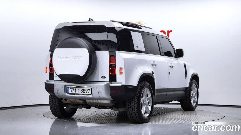 Land Rover Defender (L663) 110 D250 SE (10.2022)