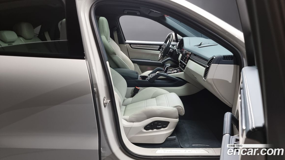 Porsche Cayenne (PO536) 3.0 Coupe Platinum Editions (10.2022)