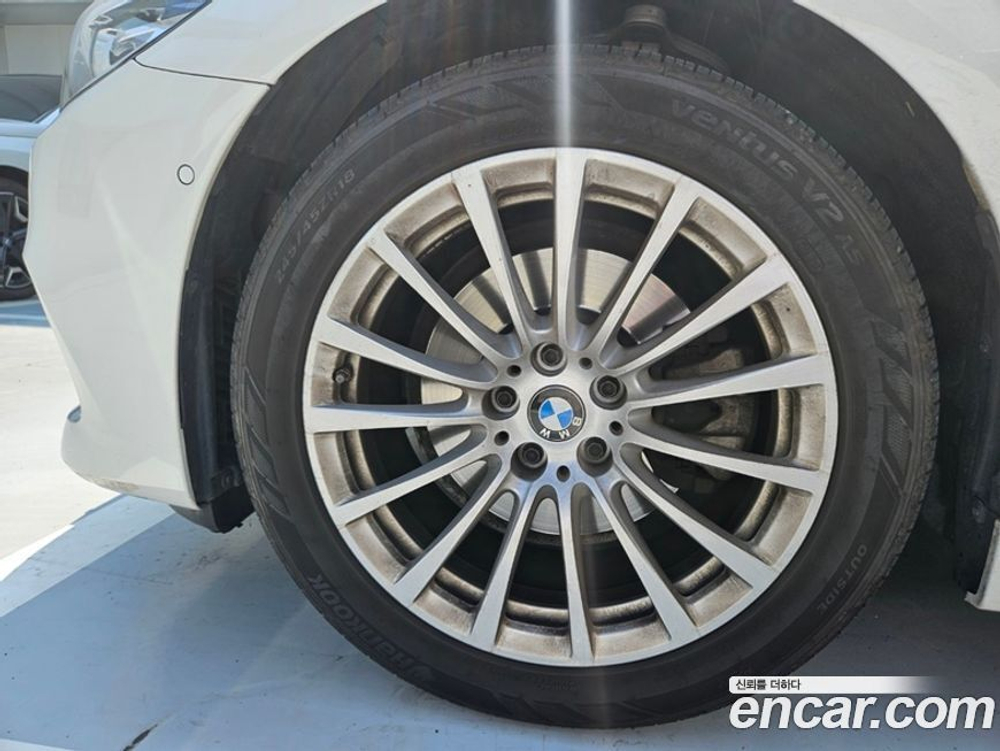 BMW 5 Series (G30) 520i Luxury (08.2019)