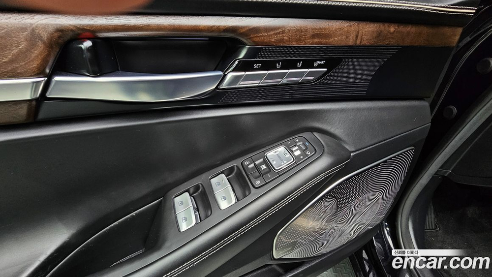 Genesis G90 5.0 AWD (01.2020)