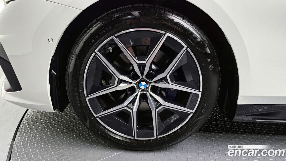 BMW 5 Series (G60) 520i M Sports (11.2023)