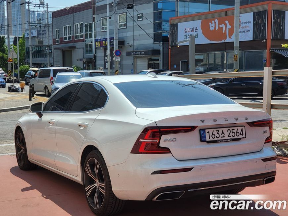Volvo S60 3 Generation B5 Inscription (12.2022)