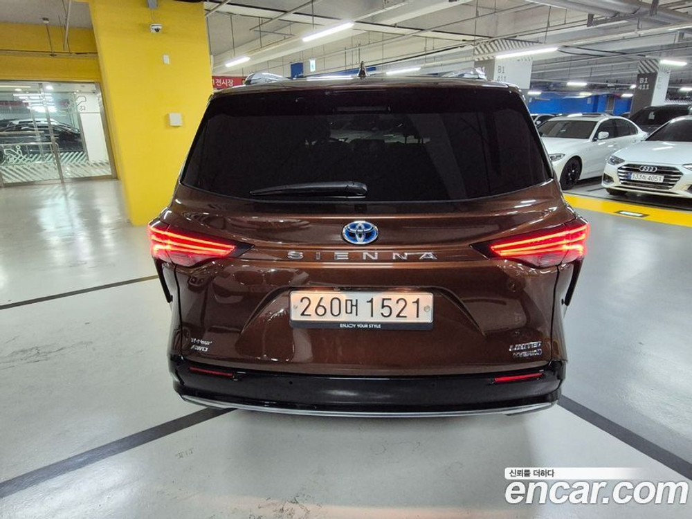Toyota Sienna 4 Generation 2.5 Hybrid AWD (05.2021)