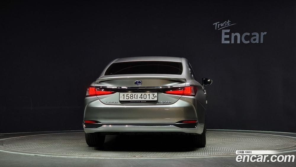Lexus ES300h 7 Generation Executive (03.2021)