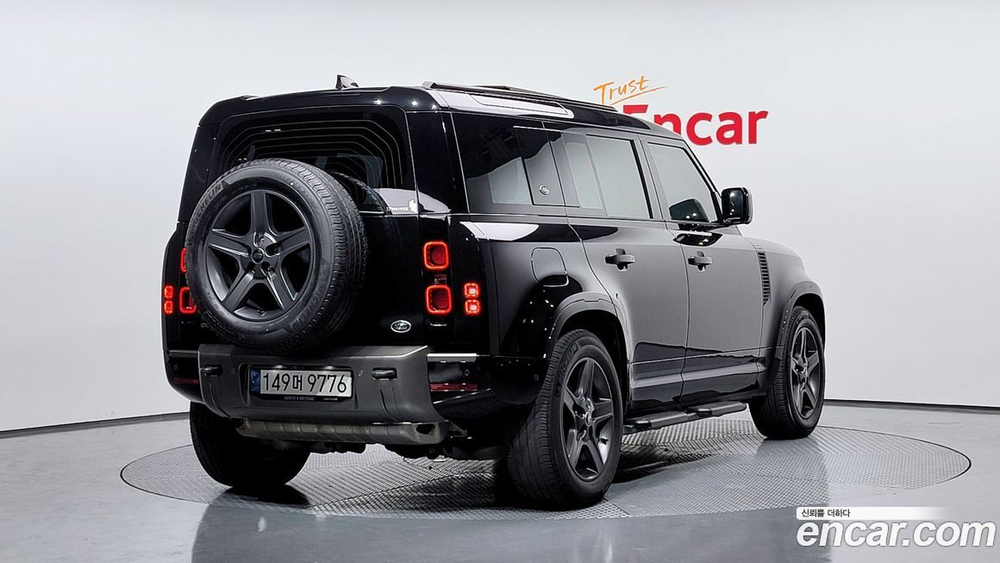 Land Rover Defender (L663) 110 P300 X-Dynamic SE (08.2021)
