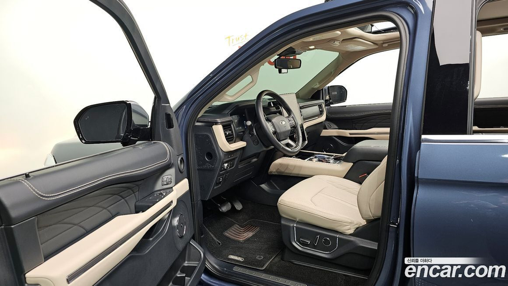 Ford Expedition Platinum 4WD (12.2022)