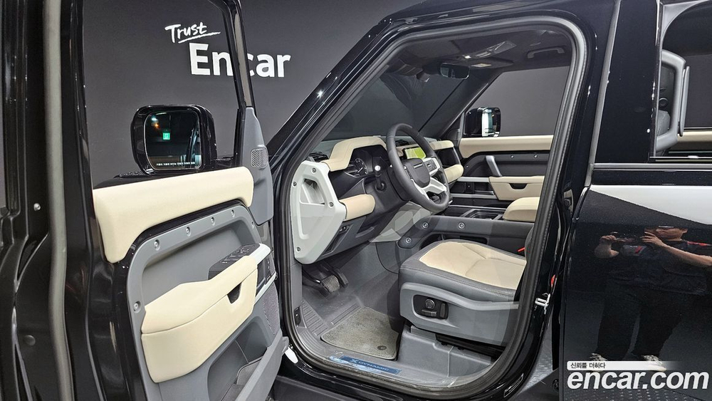 Land Rover Defender (L663) 110 P300 X-Dynamic SE (10.2023)