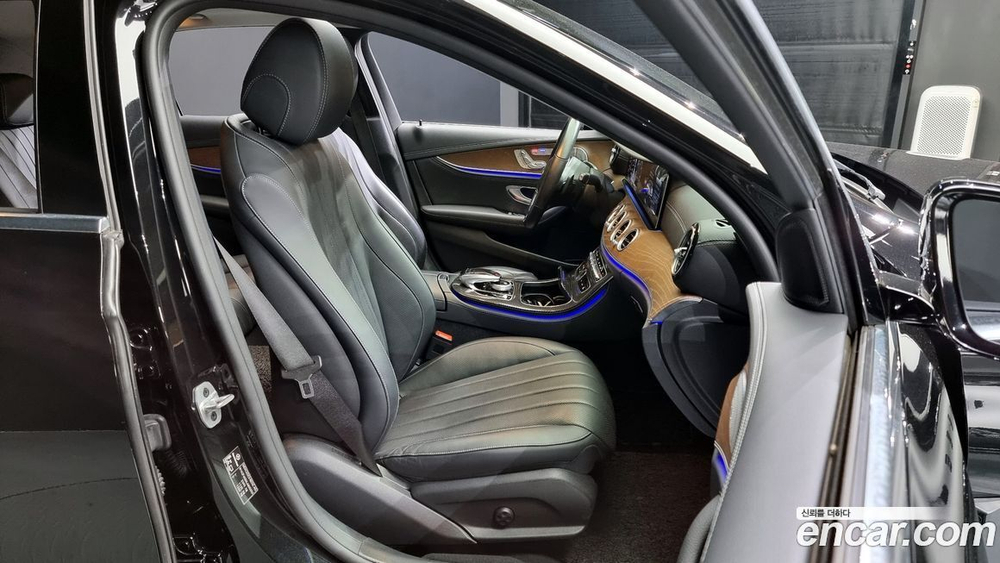 Mercedes-Benz E-Class W213 E300 4MATIC Exclusive (05.2020)
