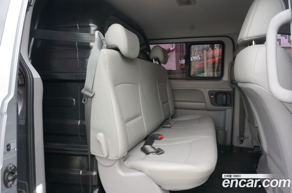 Hyundai The New Grand Starex Van 5-и местный (01.2020)