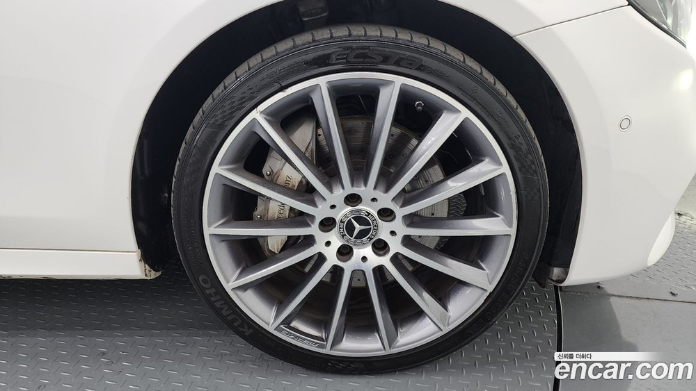 Mercedes-Benz E-Class W213 E350 4MATIC AMG Line (08.2019)